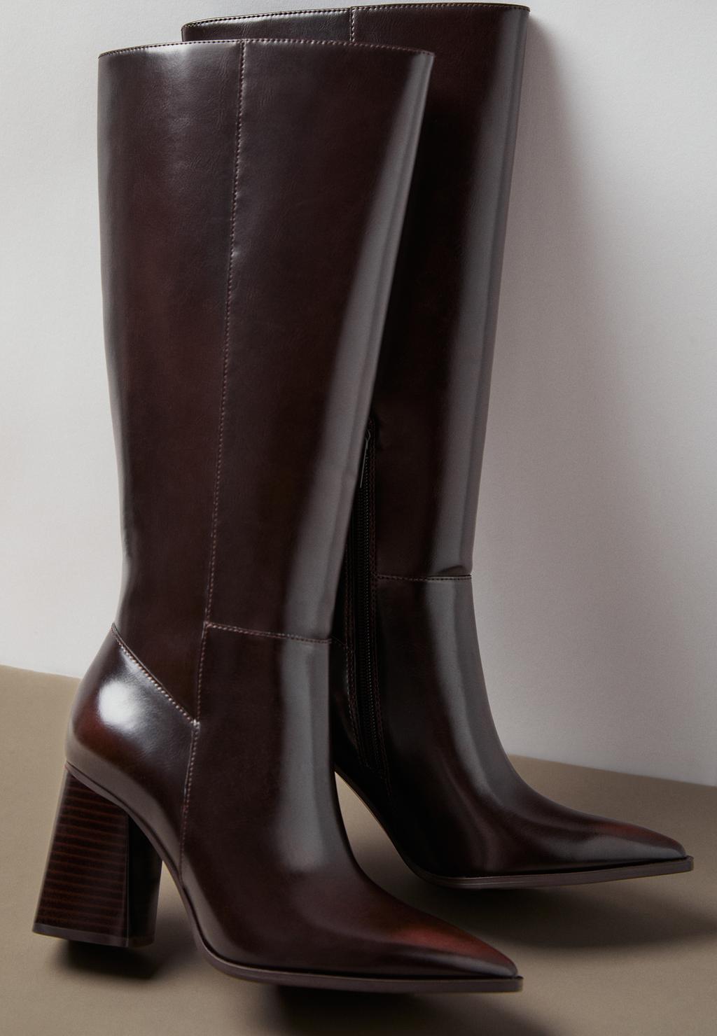 جزمة عالية بكعب بني