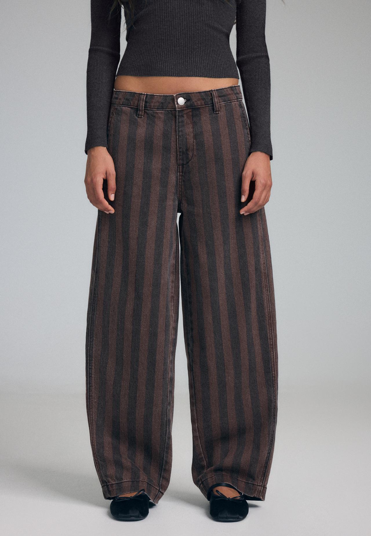 Striped seam barrel trousers — Brown