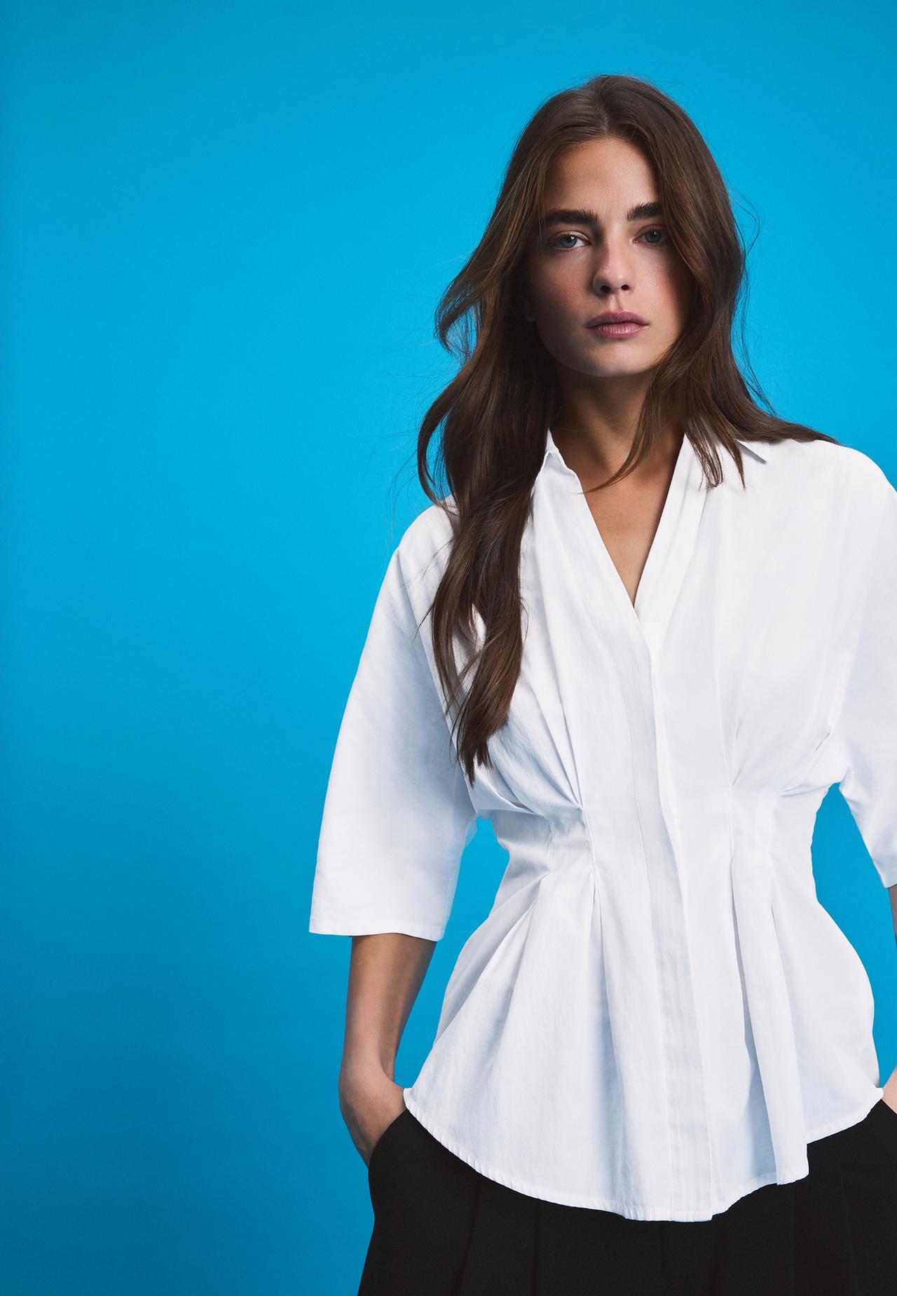 Fitted kimono sleeve shirt with pleats — White