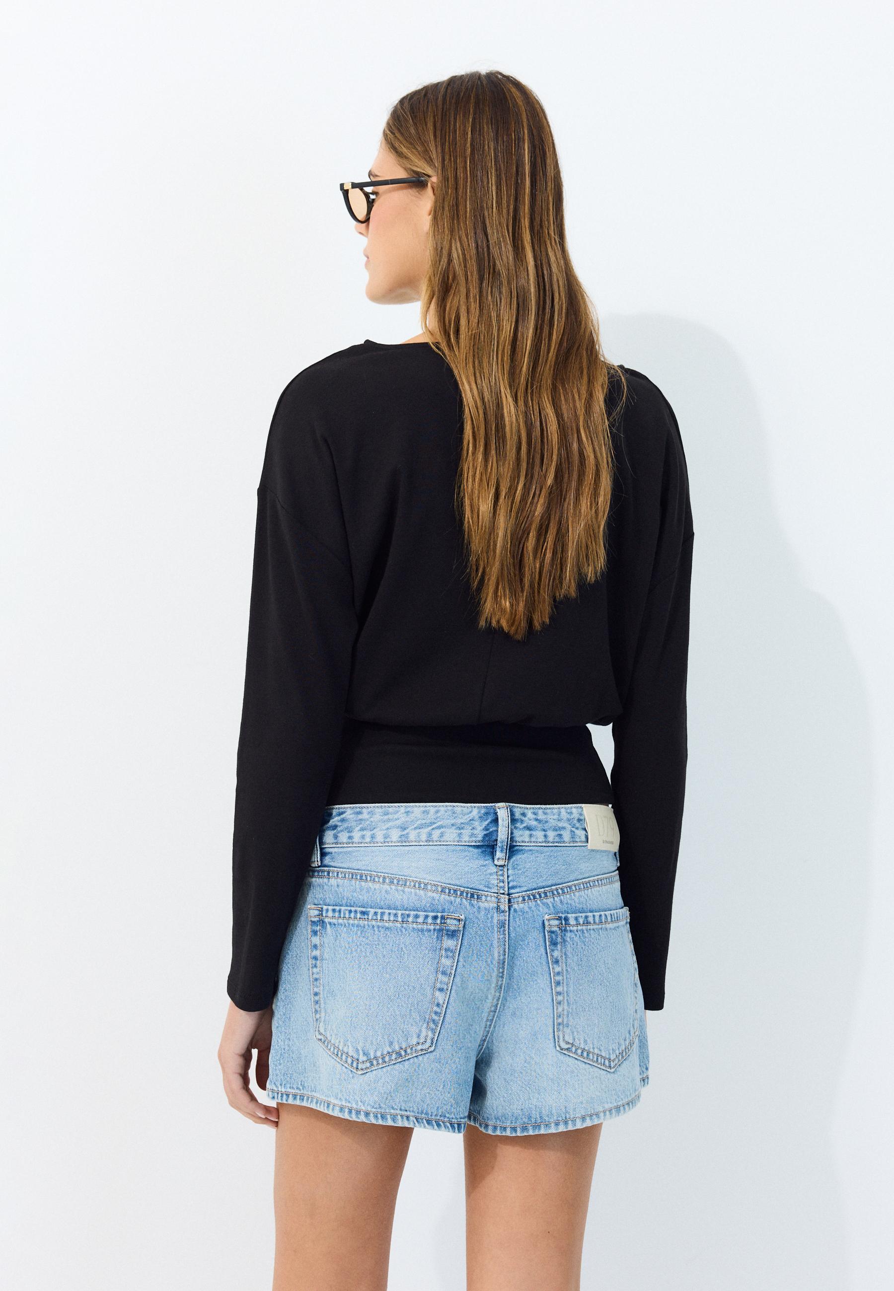 Boat neck long sleeve T-shirt with cummerbund hem — Black