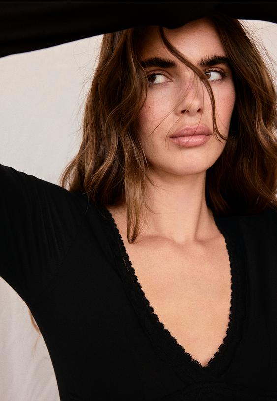Stradivarius Long Sleeve V-Neck Lace Top Black M