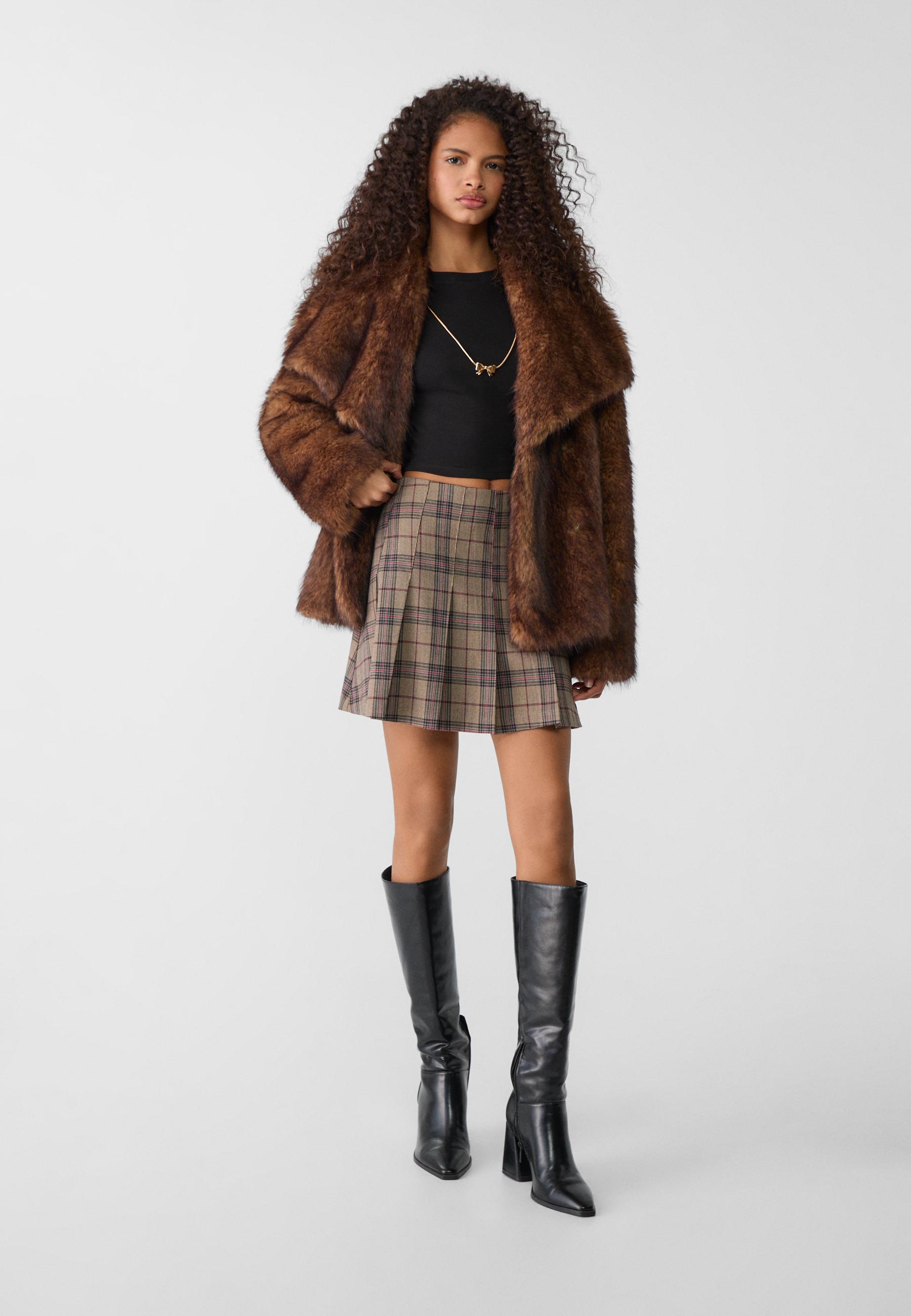 Cropped faux fur jacket Women s fashion Stradivarius Worldwide