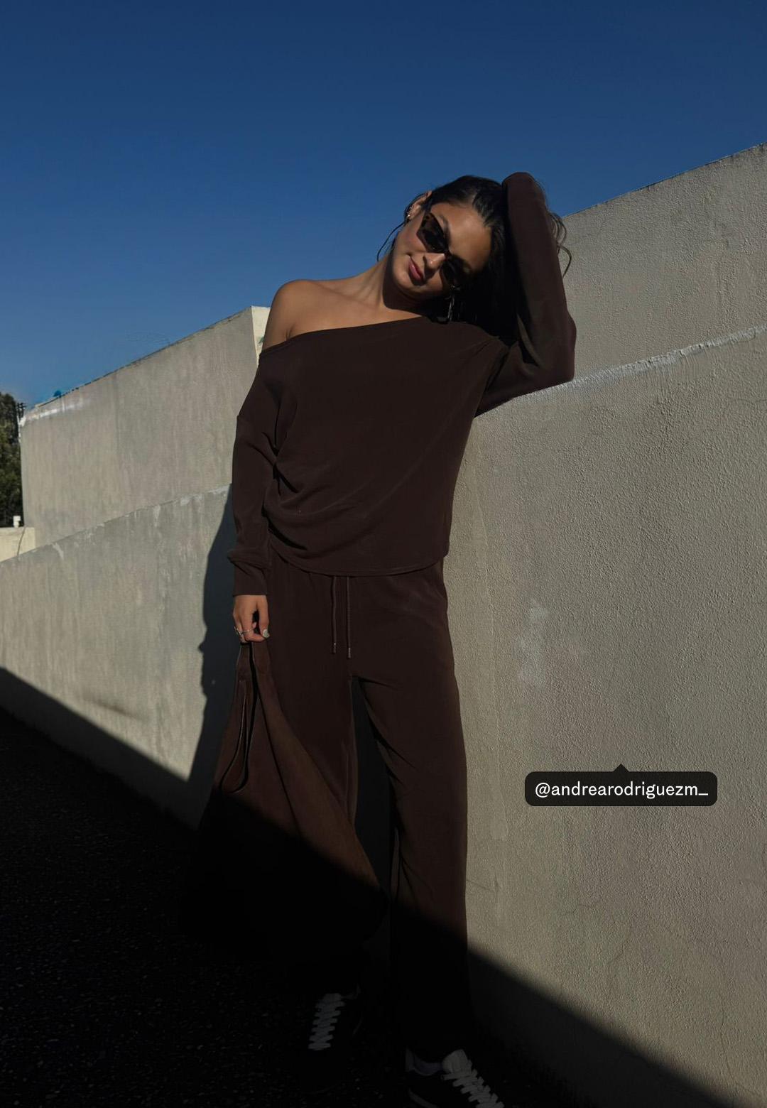 Soft-touch off-the-shoulder sweatshirt — Brown