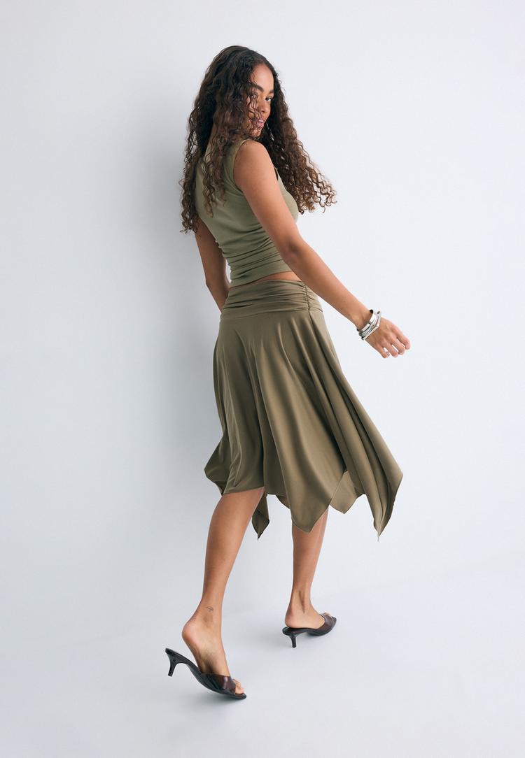 falda midi asimetrica