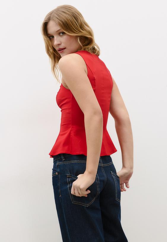 top peplum sin mangas