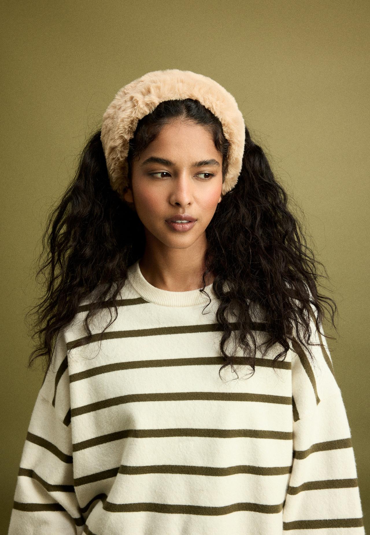 Faux fur headband — Beige