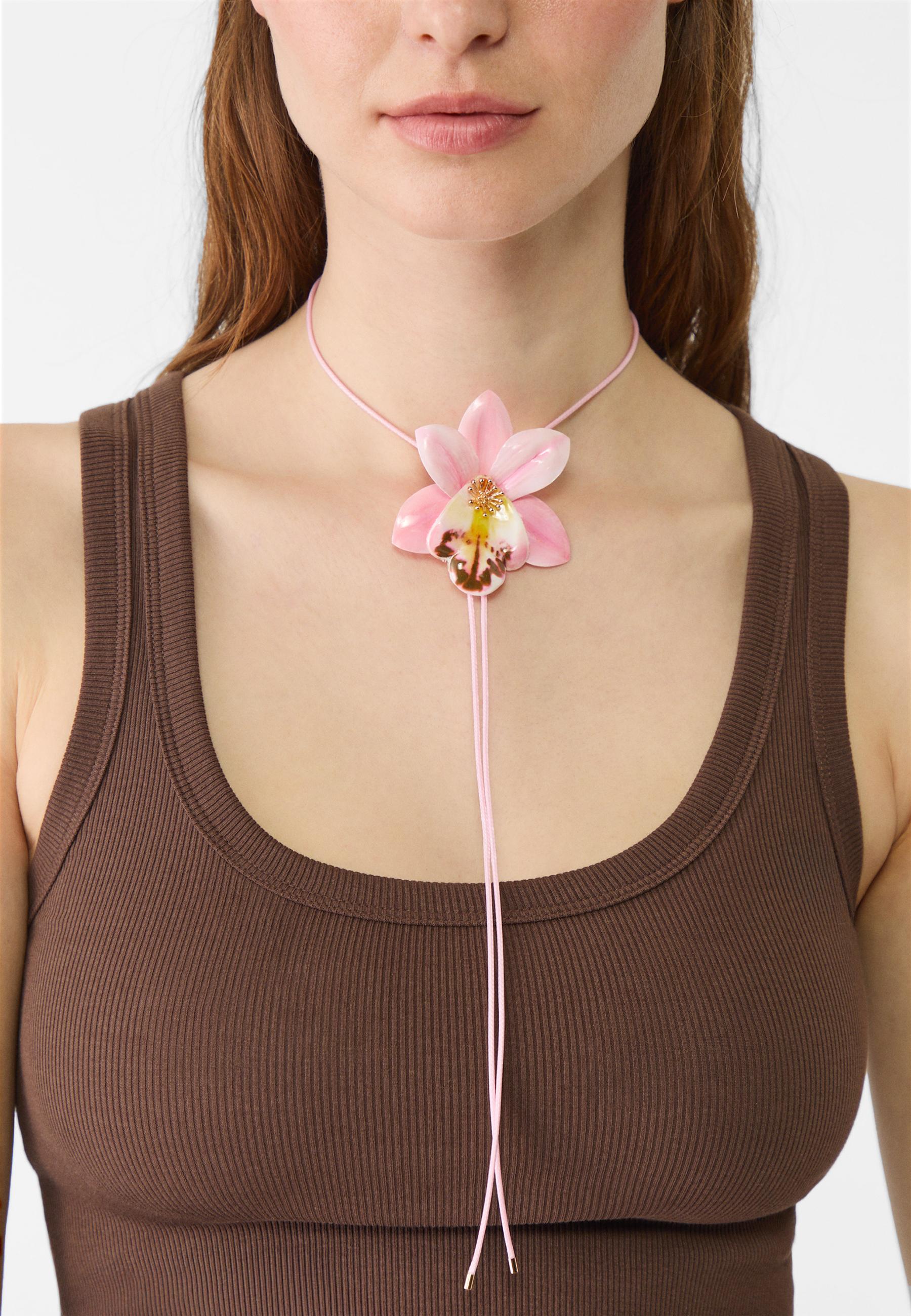 Orchid flower necklace - Women's fashion | Stradivarius Orchid flower necklace - Women's fashion | Stradivarius