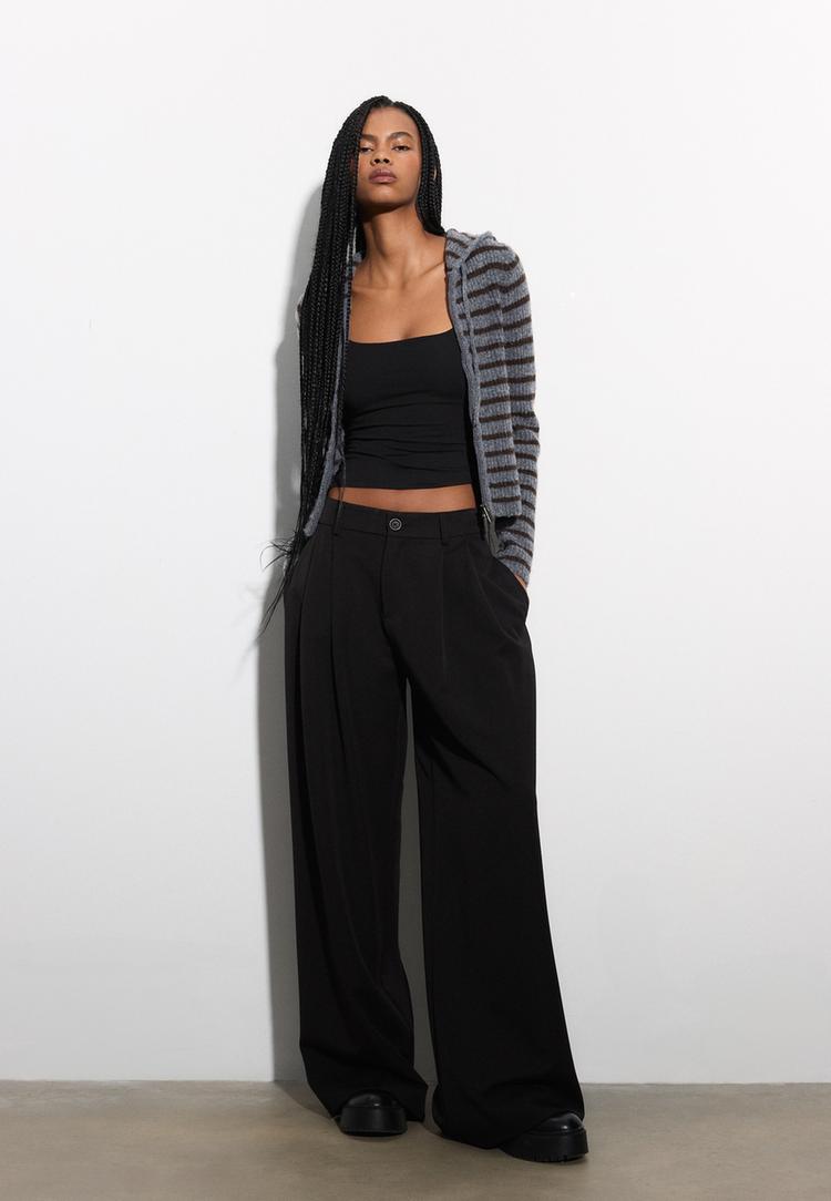 canotta con spalline e scollo quadrato