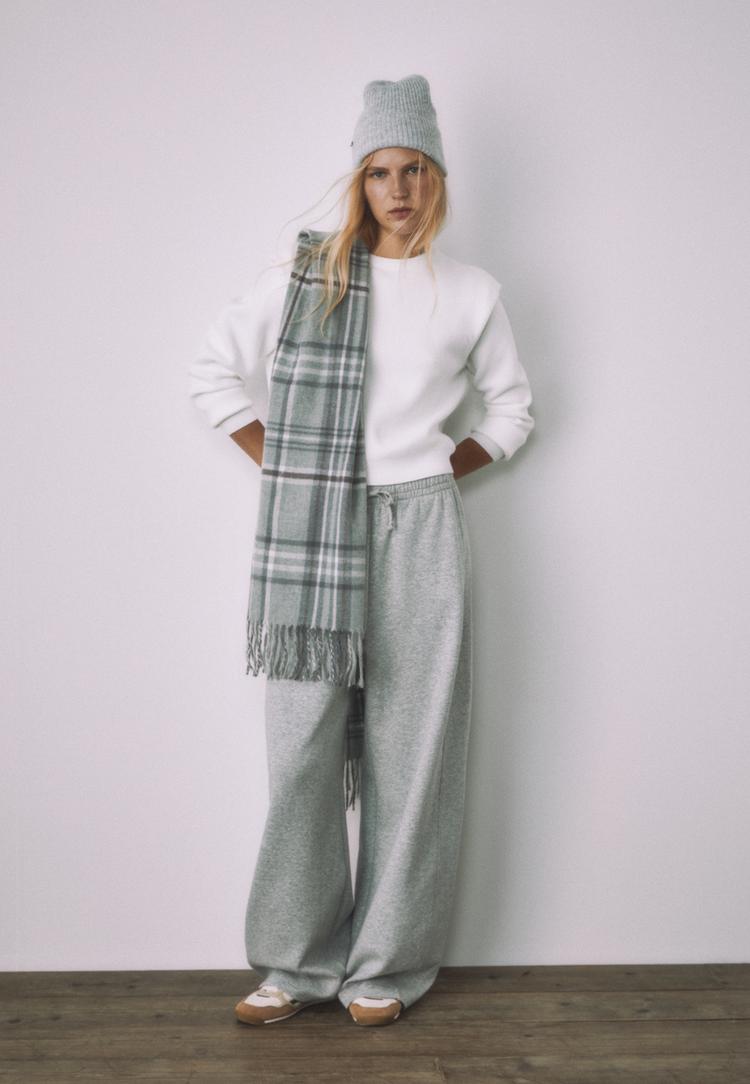 camisola de malha com ombreiras