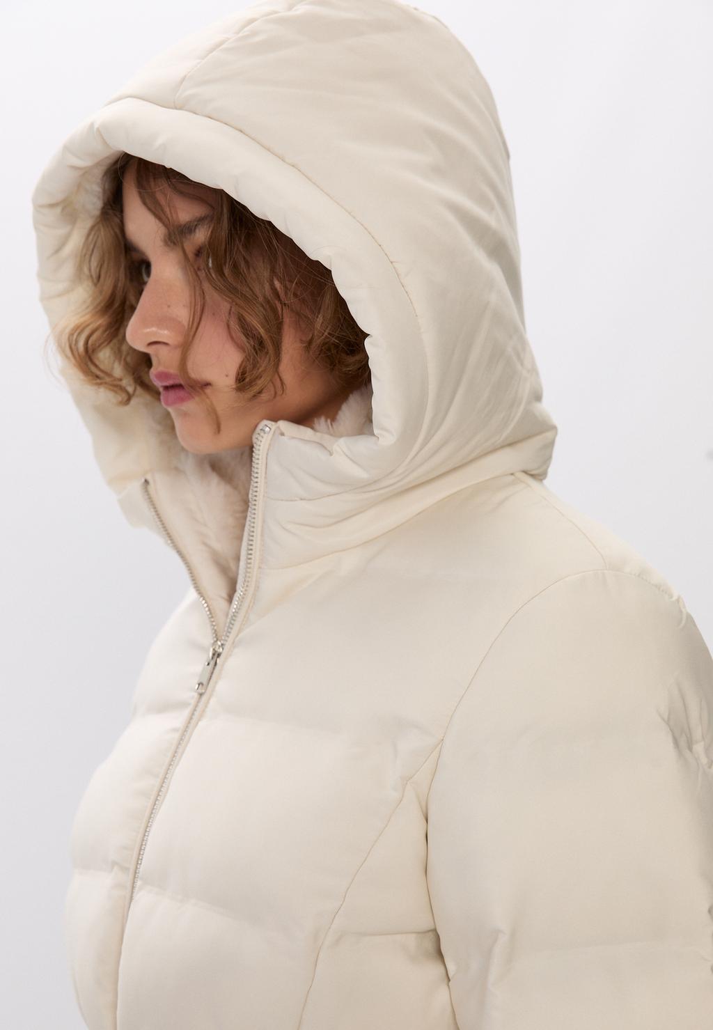 Gesteppte Jacke mit Kapuze und Gürtel