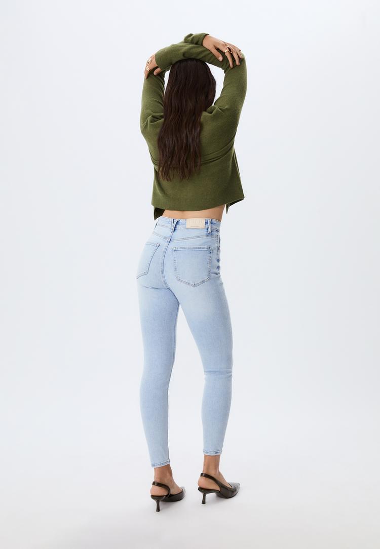 d09-skinny-jeans-mit-sehr-hohem-bund
