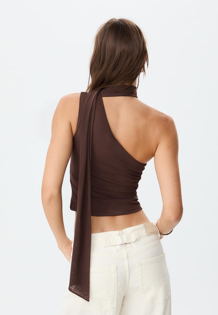 asymmetrisches-top-aus-tull-mit-halstuch