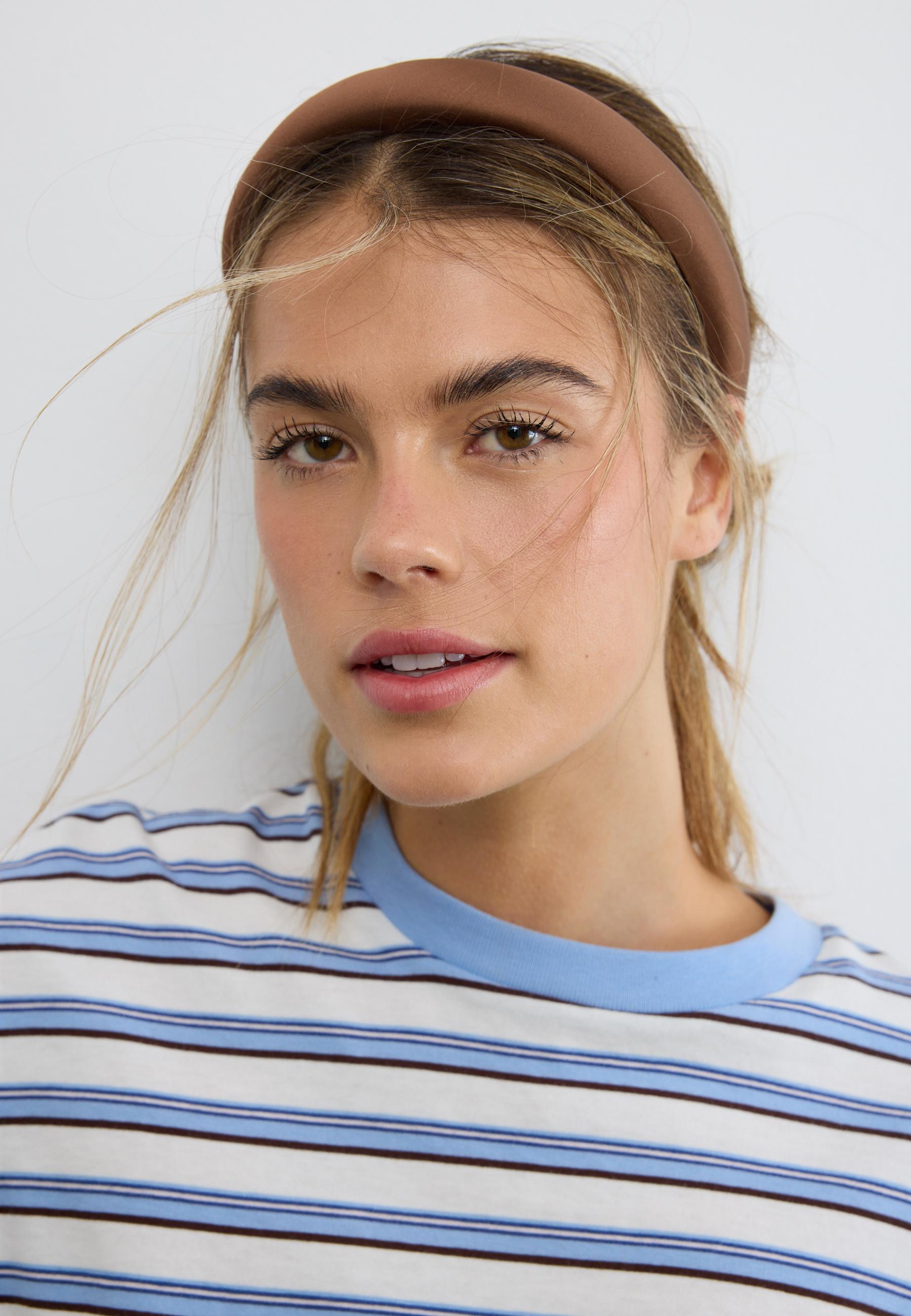Rigid satin headband — Brown