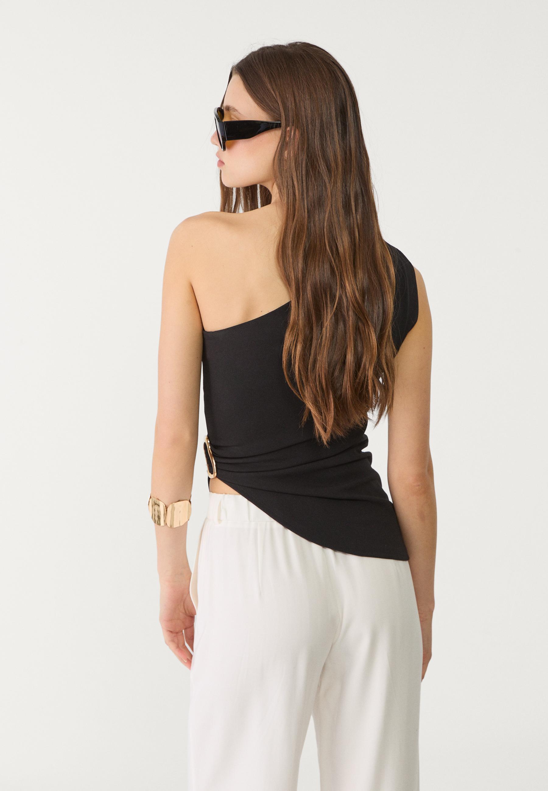 Asymmetric top with buckle detail - Women's fashion