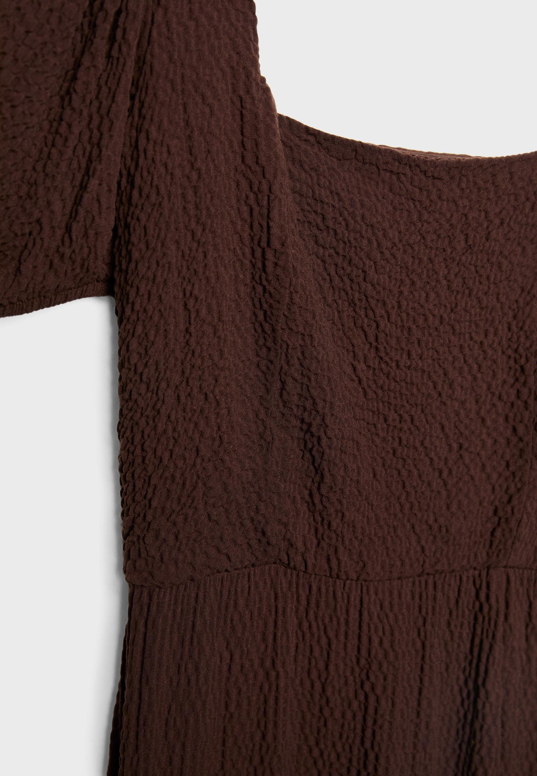 Loose-fitting maxi dress with criss-cross back — Brown