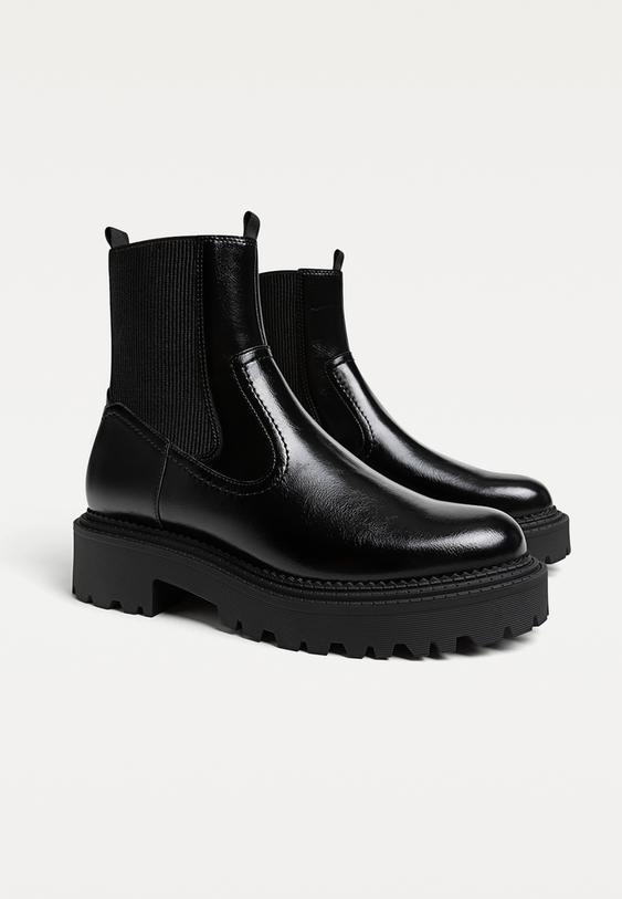 schwarze-flache-stiefeletten