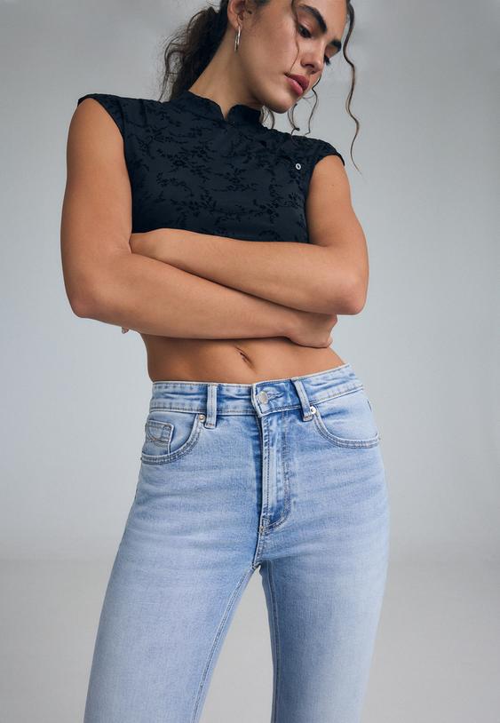 d78 cropped flared jeans