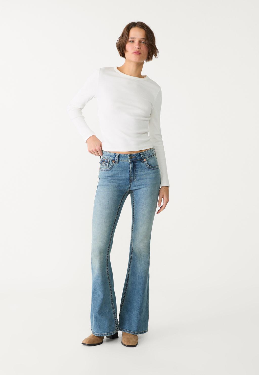 D04 low rise flared jeans