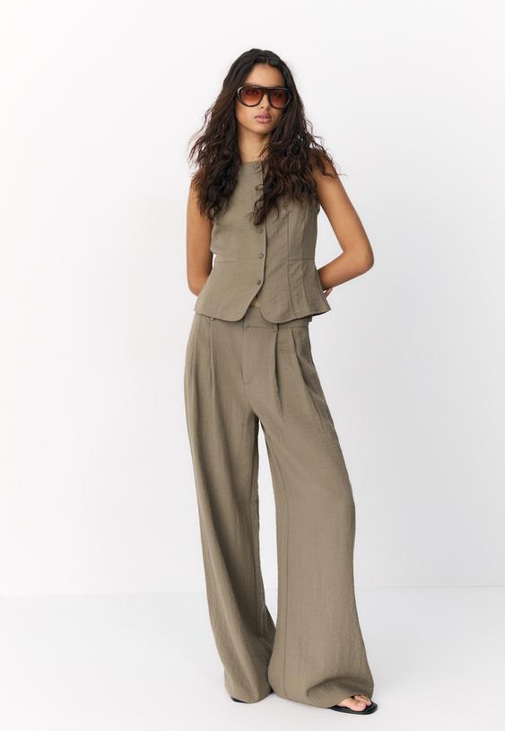 Stradivarius Top Sans Manches À Boutons Marron Xs