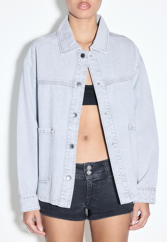 cazadora denim bolsillos