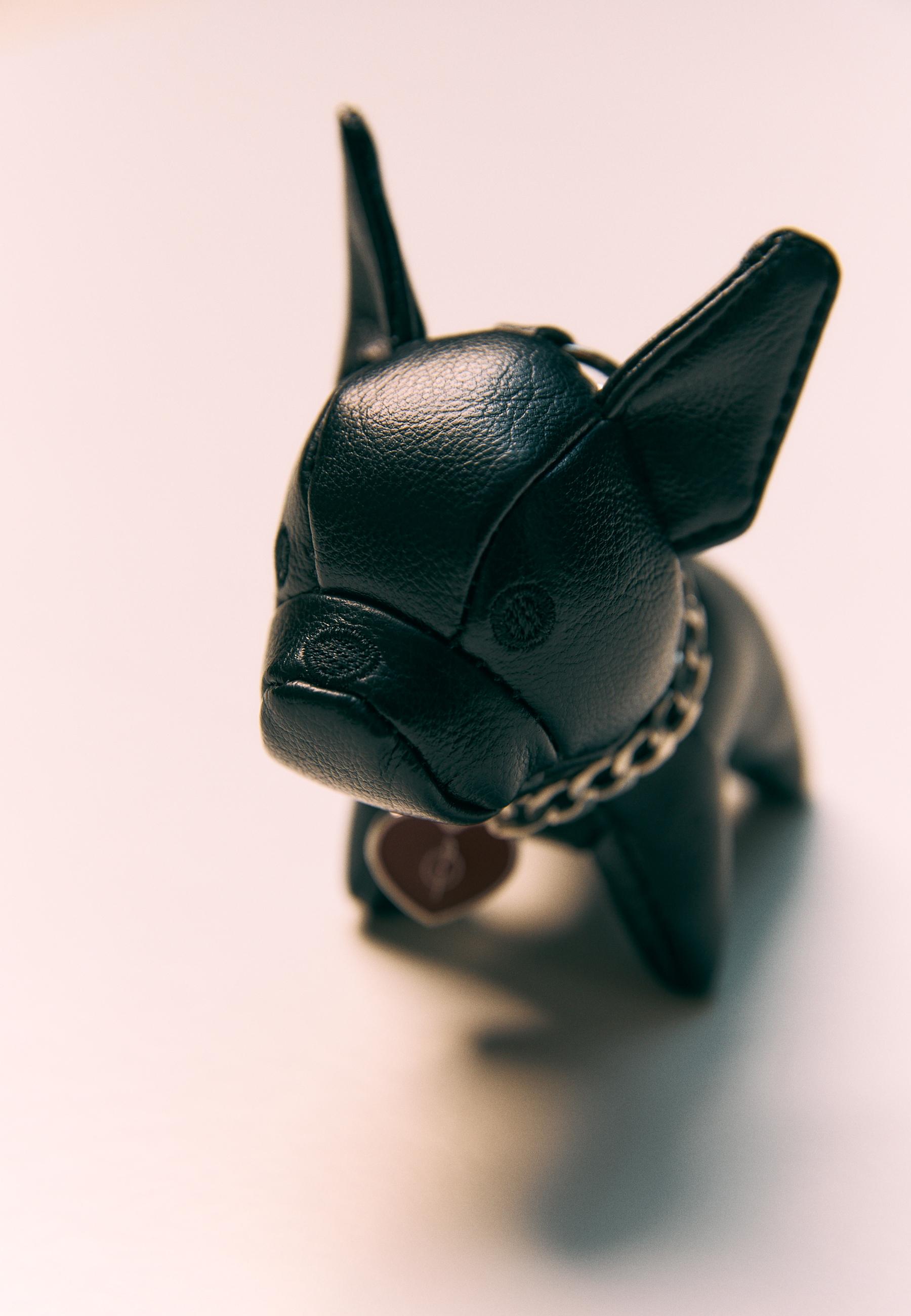Dog charm keyring with a leather effect — Black
