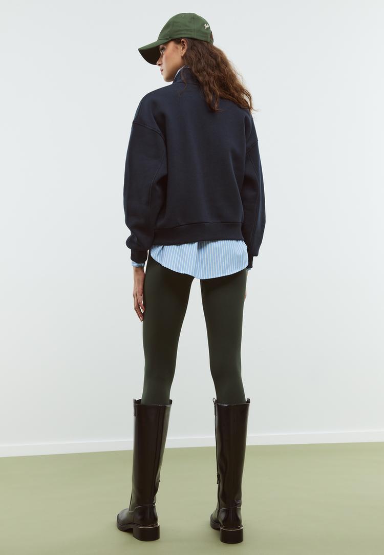 sweatshirt-mit-reiverschluss-und-stickereien