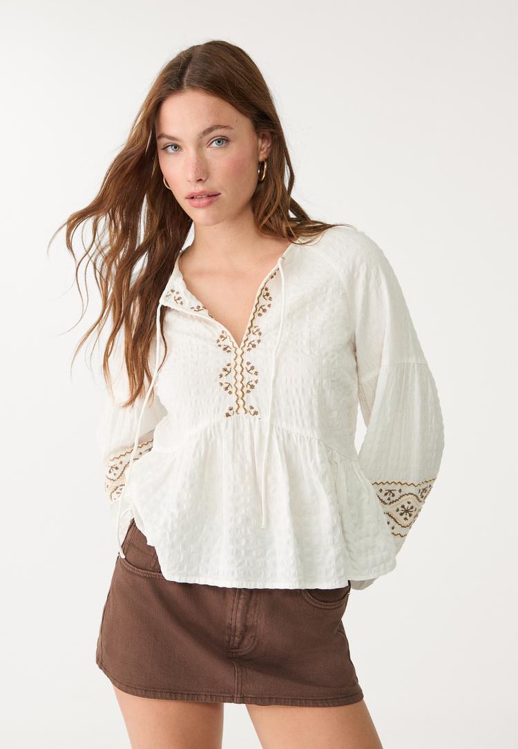 blusa fluida bordados