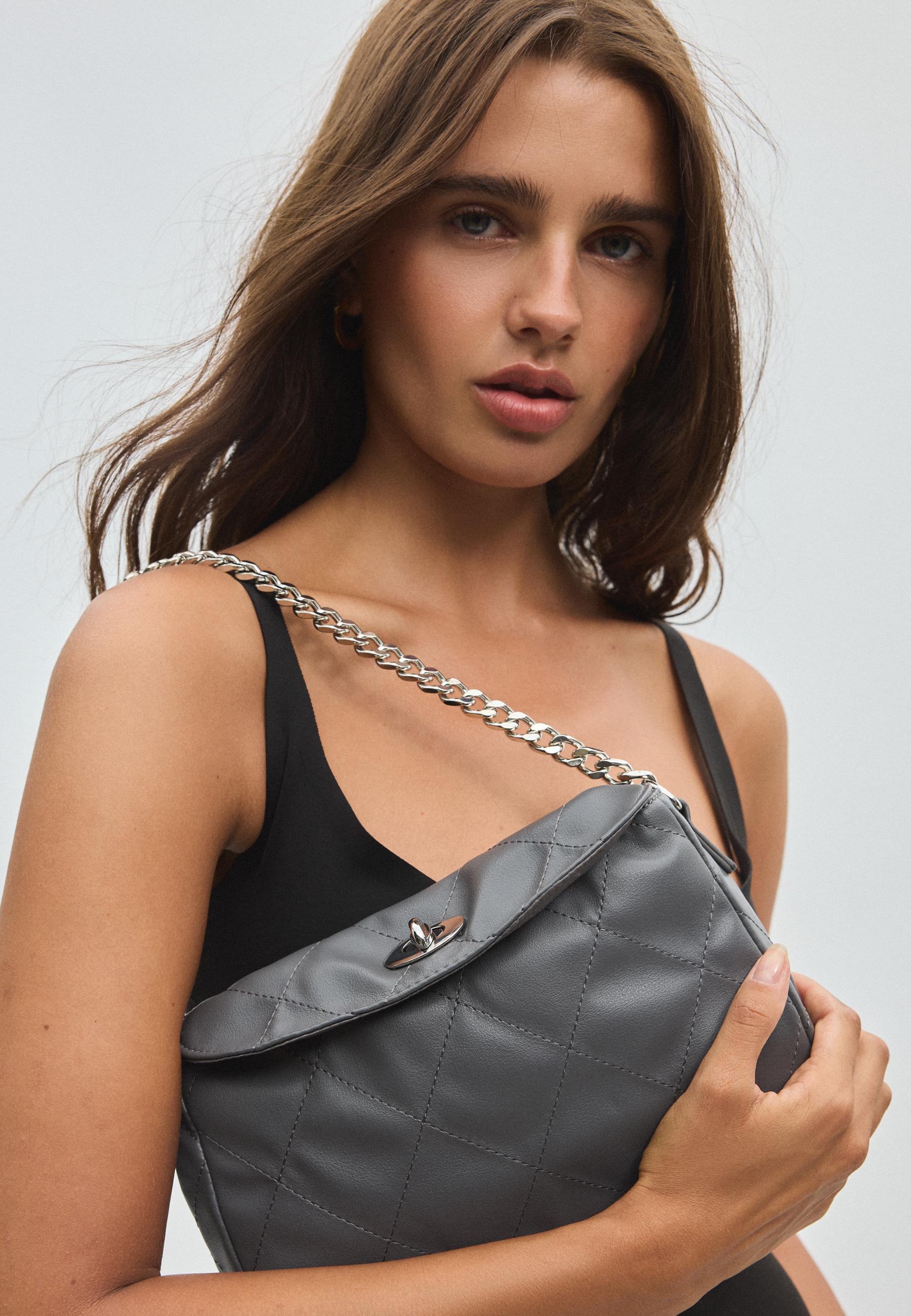 Quilted chain shoulder bag — Dark grey