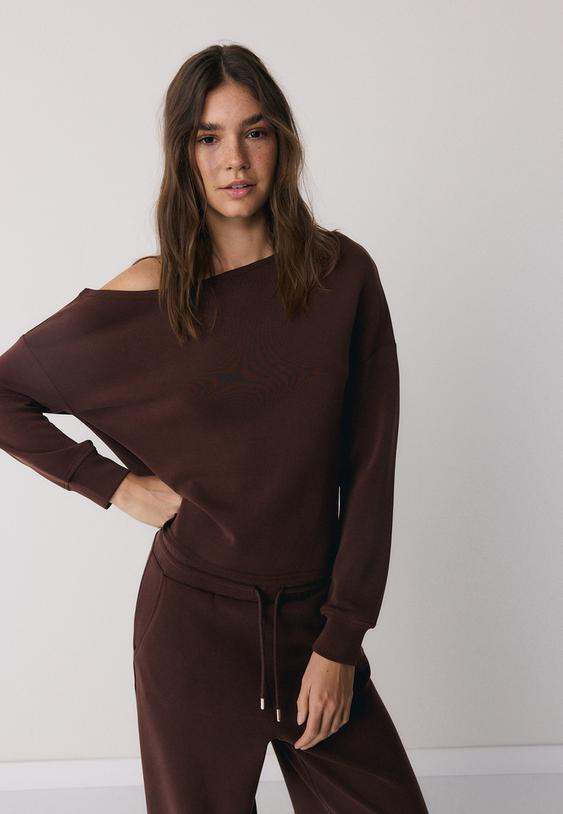 Stradivarius Soft-Touch Off-The-Shoulder Sweatshirt Brown S
