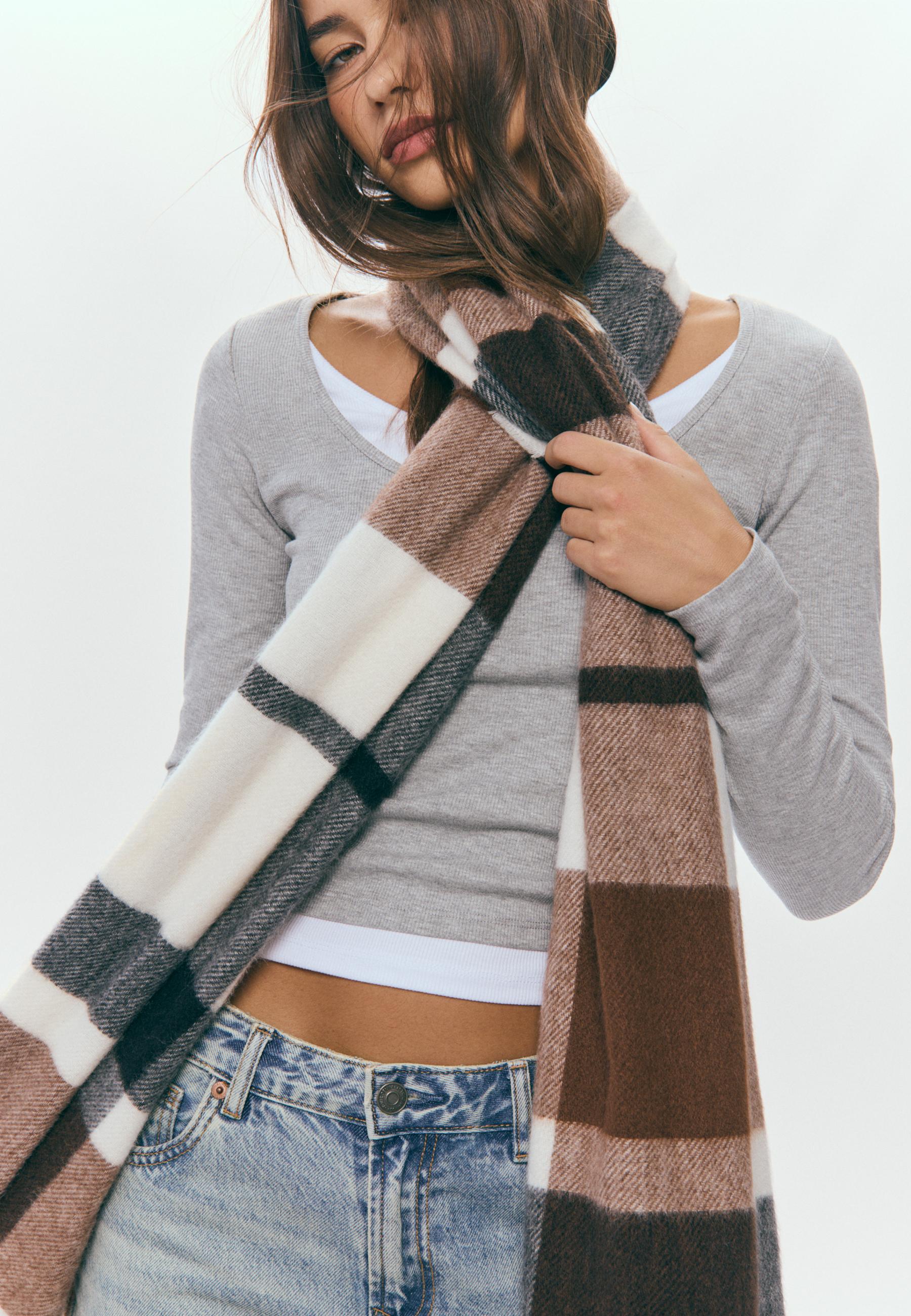 Checked scarf - Women's fashion | Stradivarius Romania