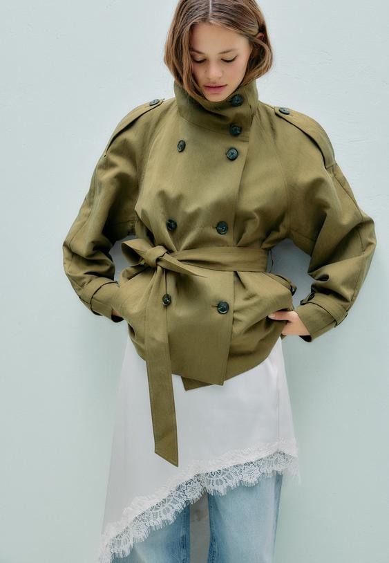 trench curto gola alta