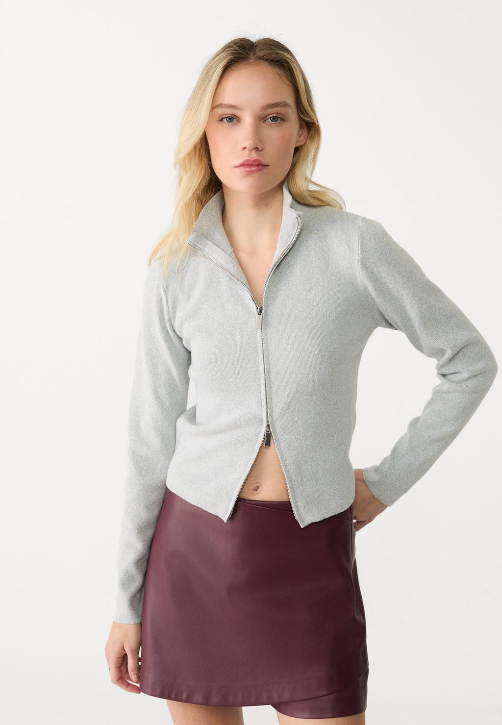 Fitted knit cardigan with zip