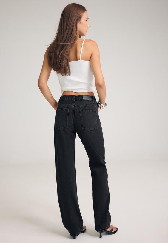 slim fit jeans in recht model