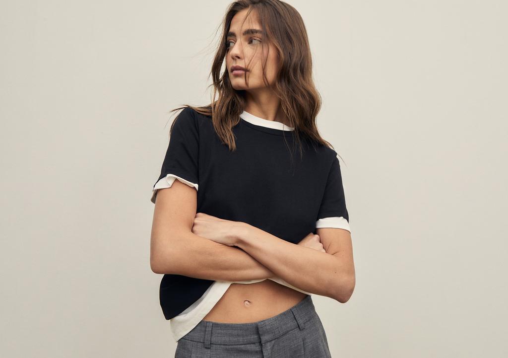 Camiseta básica regular fit cuello redondo