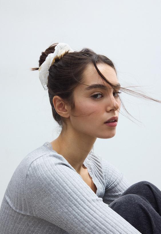 set of 2 lace scrunchies