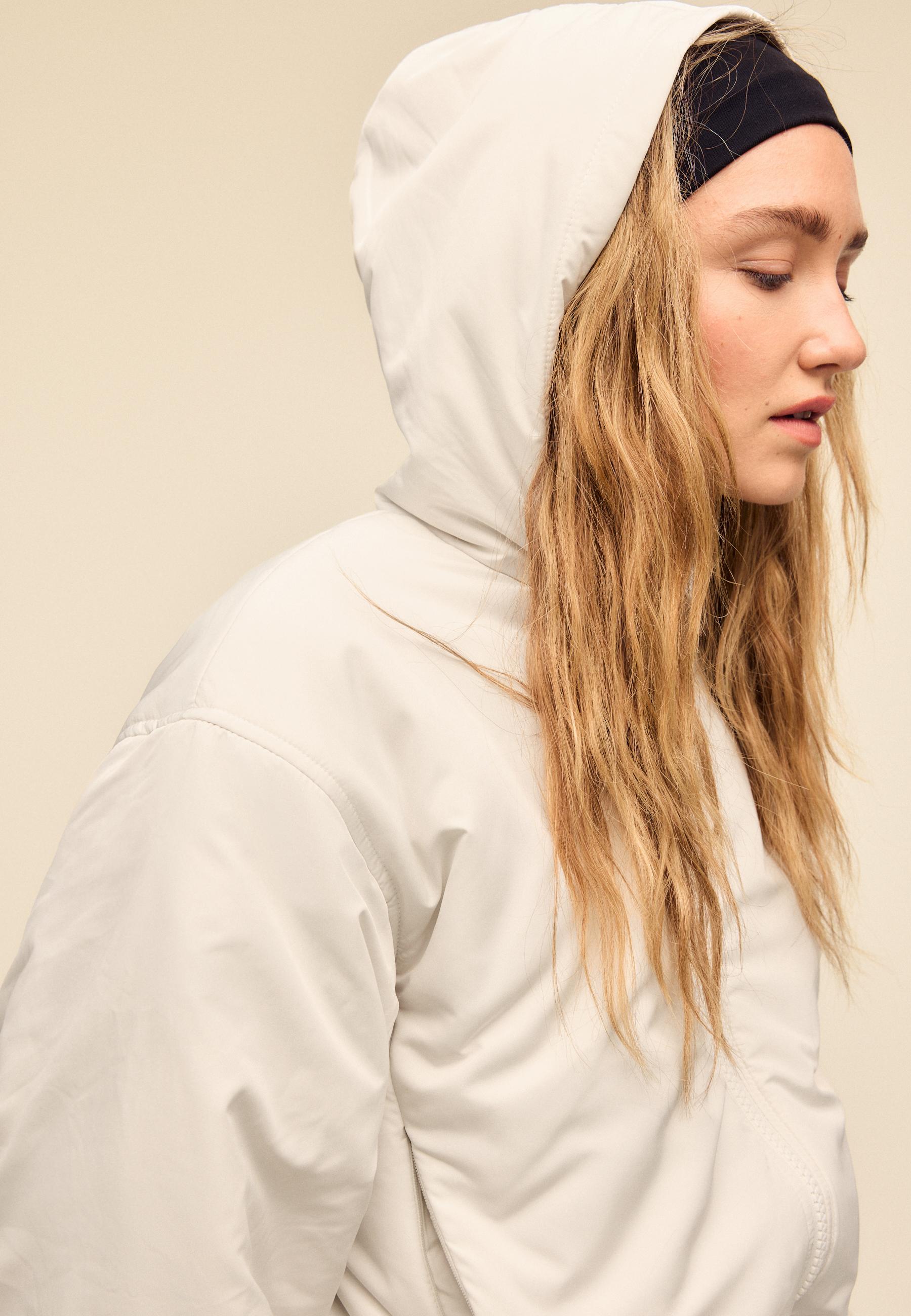 Puffer jacket with puff sleeves — Ecru