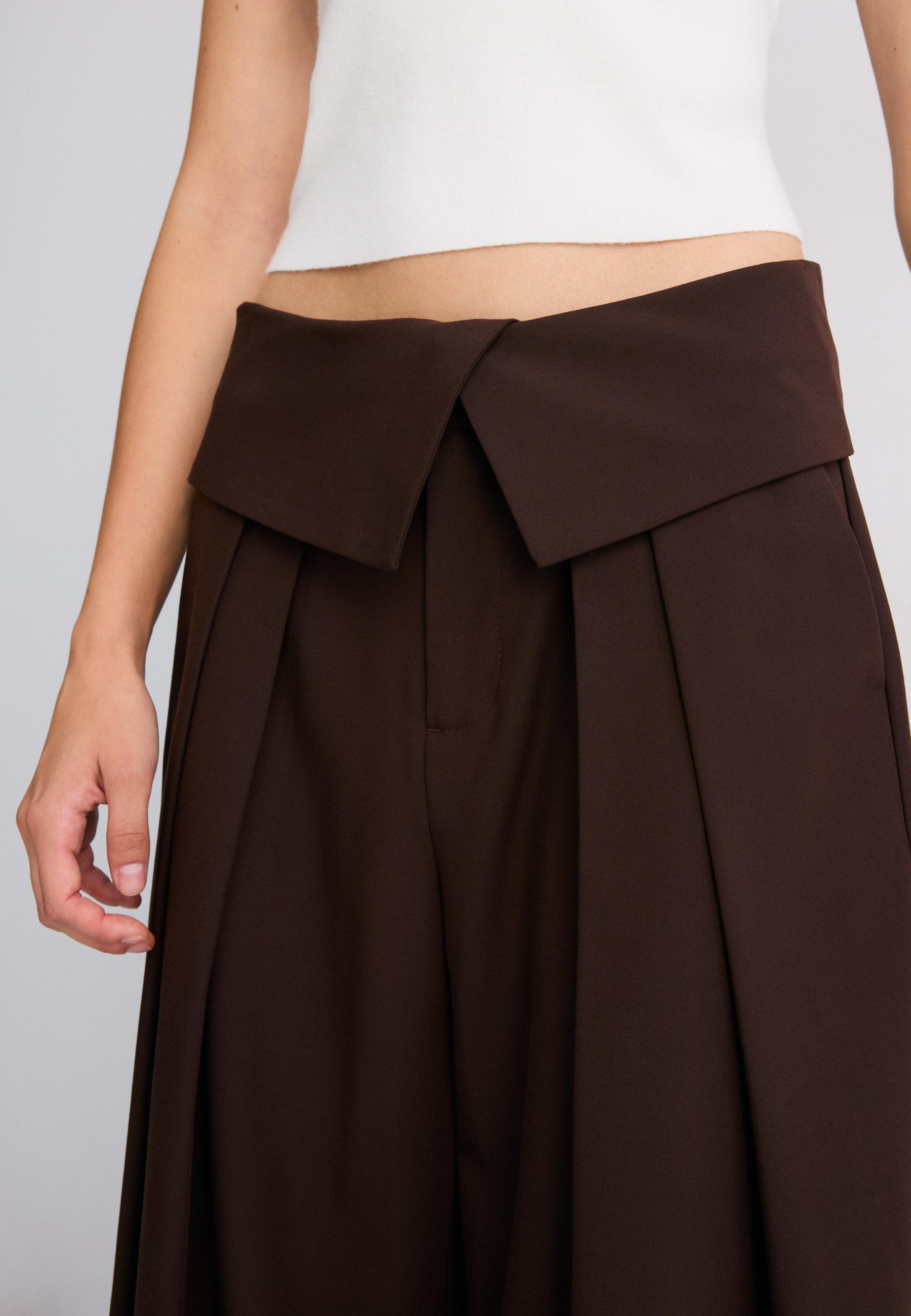 Smart trousers with turn-up waistband — Brown