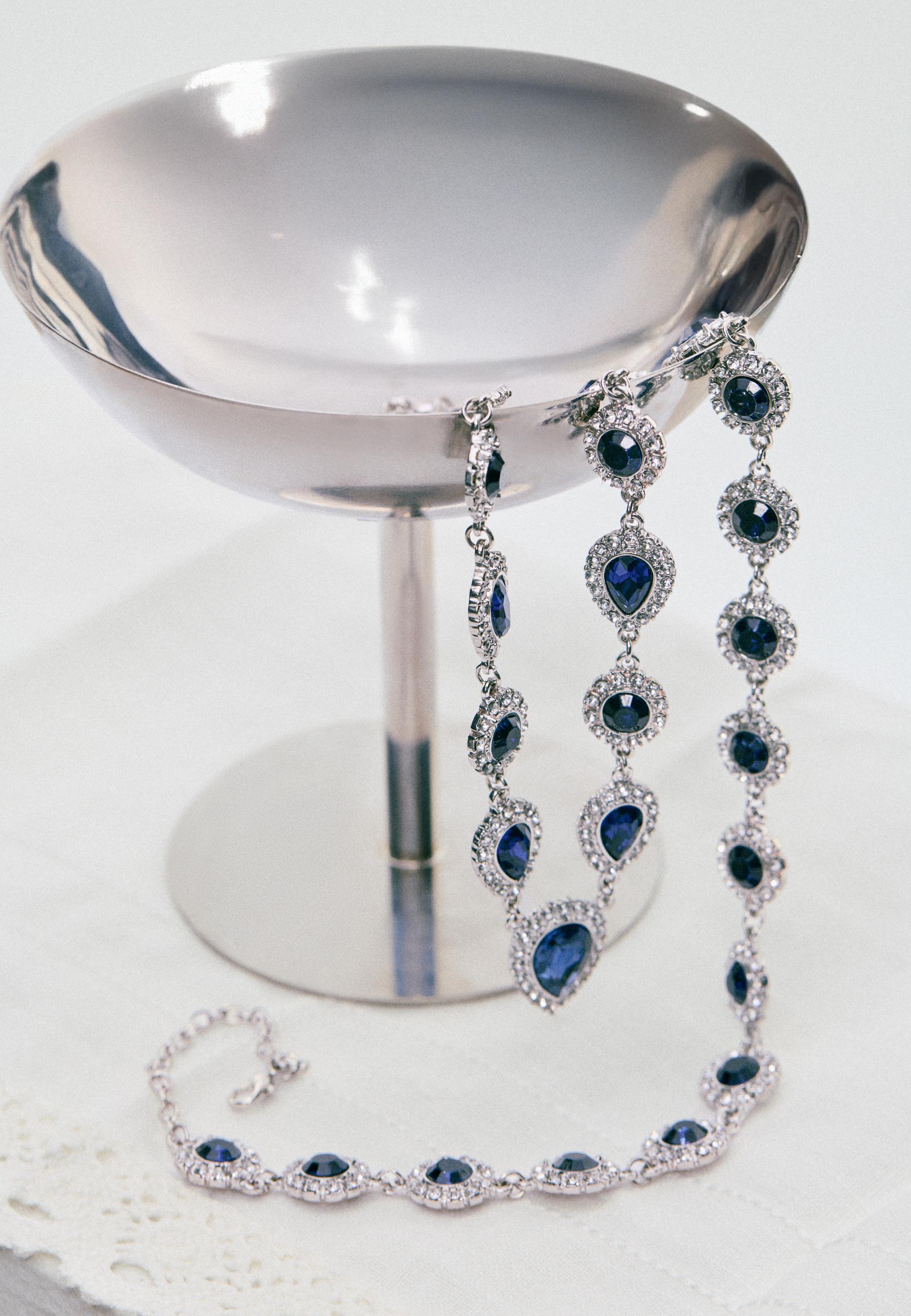 Jewelled necklace — Grey