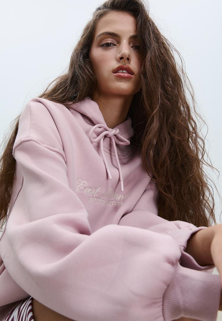 besticktes-kapuzen-sweatshirt