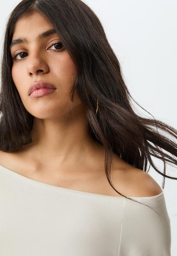 camiseta hombros descubiertos