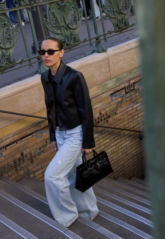 Skrajšan Suknjič Iz Umetnega Usnja