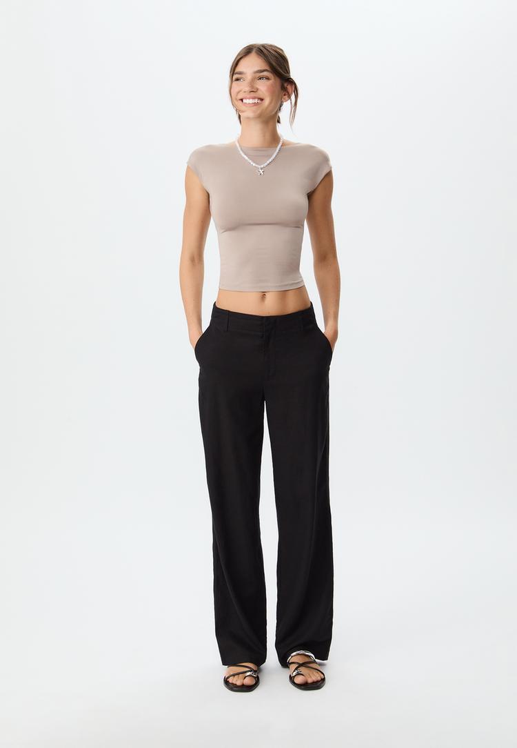 flieende-gerade-hose-mit-leinen