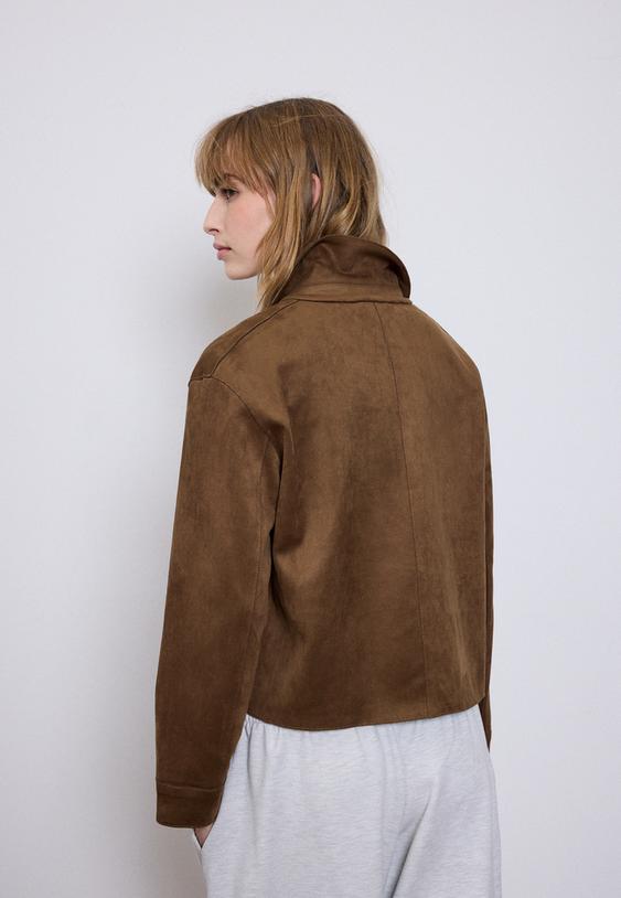 giubbotto con tasche effetto camoscio