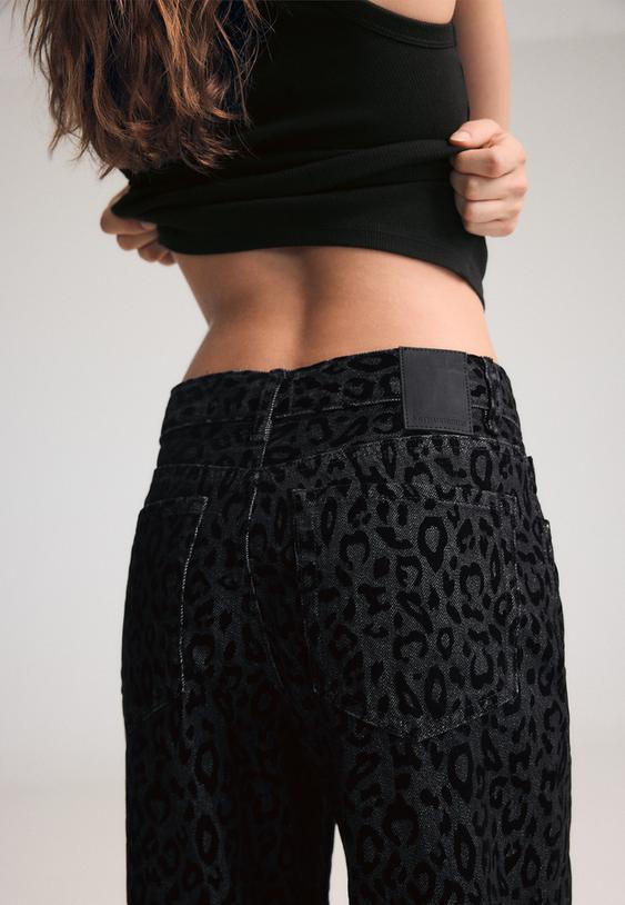 jeans stampa floccata leopardata