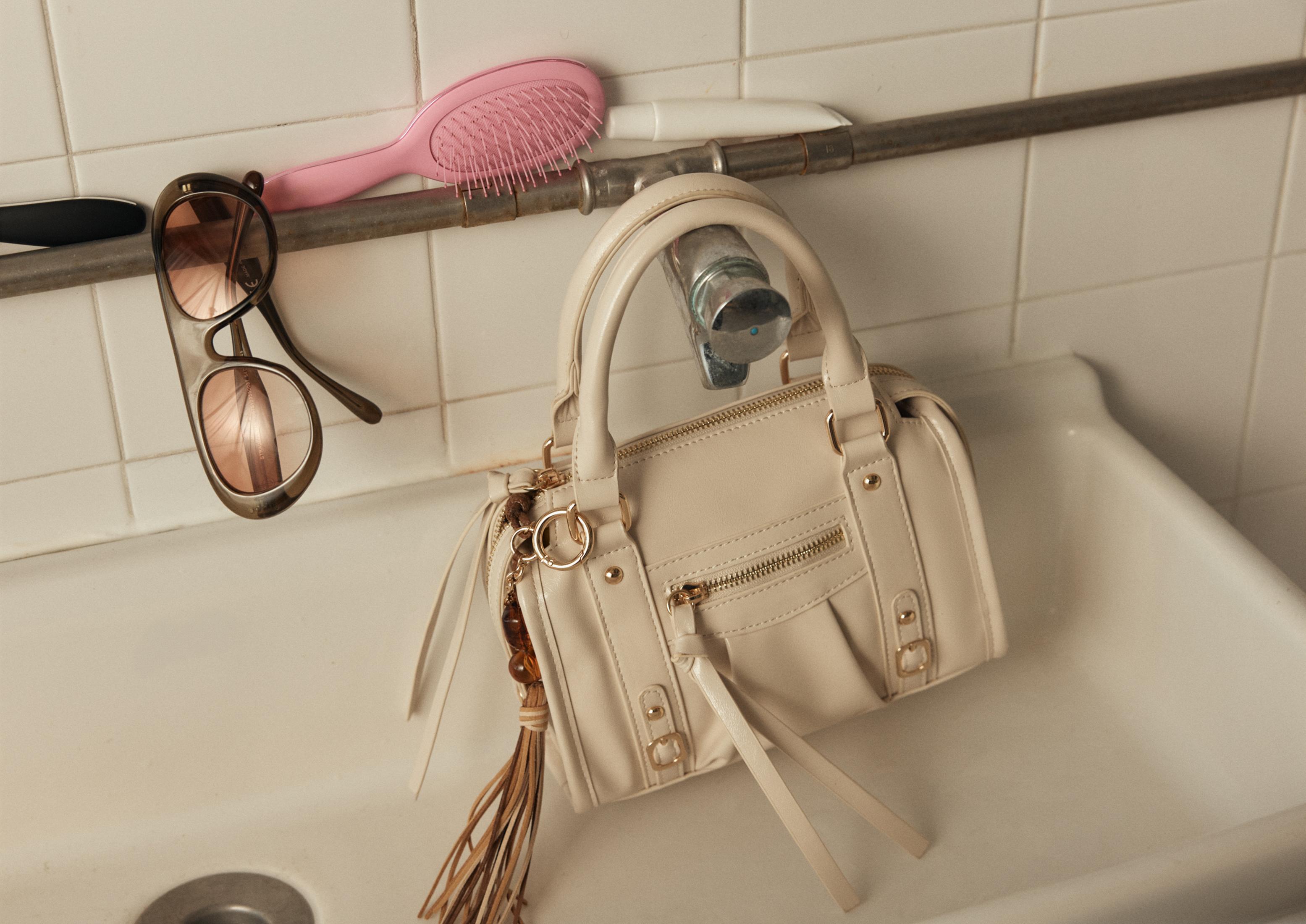Zipped crossbody bowling bag — Ecru