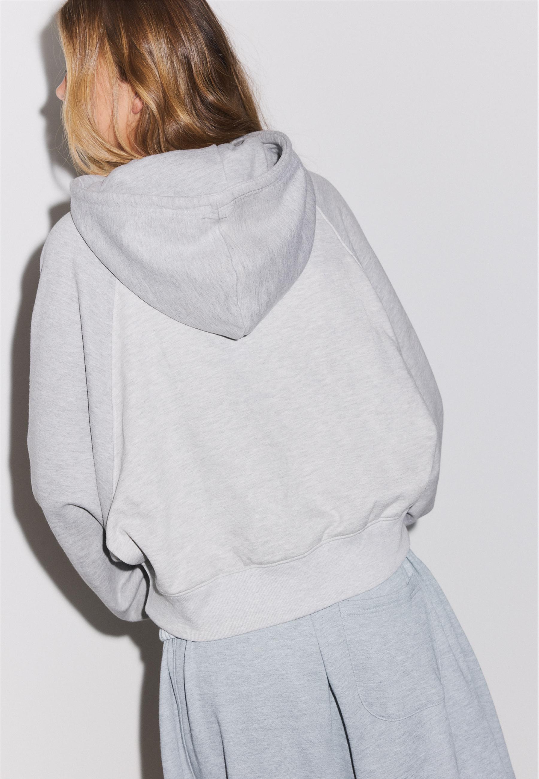 Stradivarius Kontrast detaylı sweatshirt görsel 4