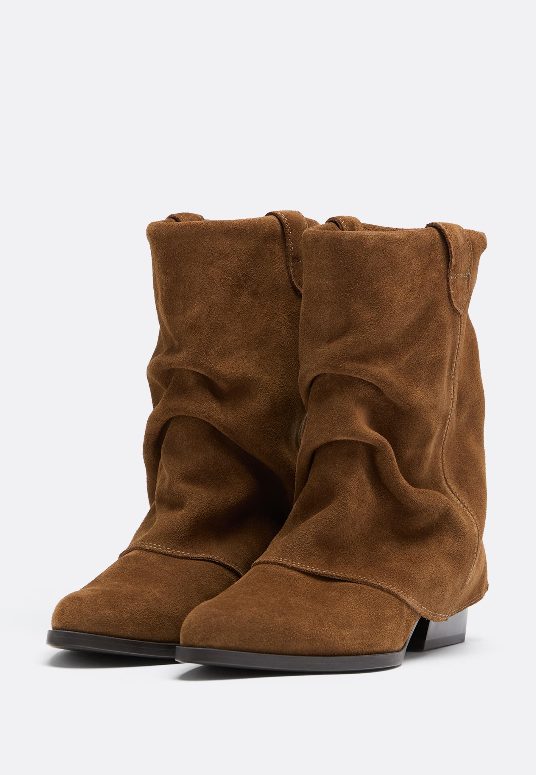 Leather slouchy cow-style mid-heel joots — TAN