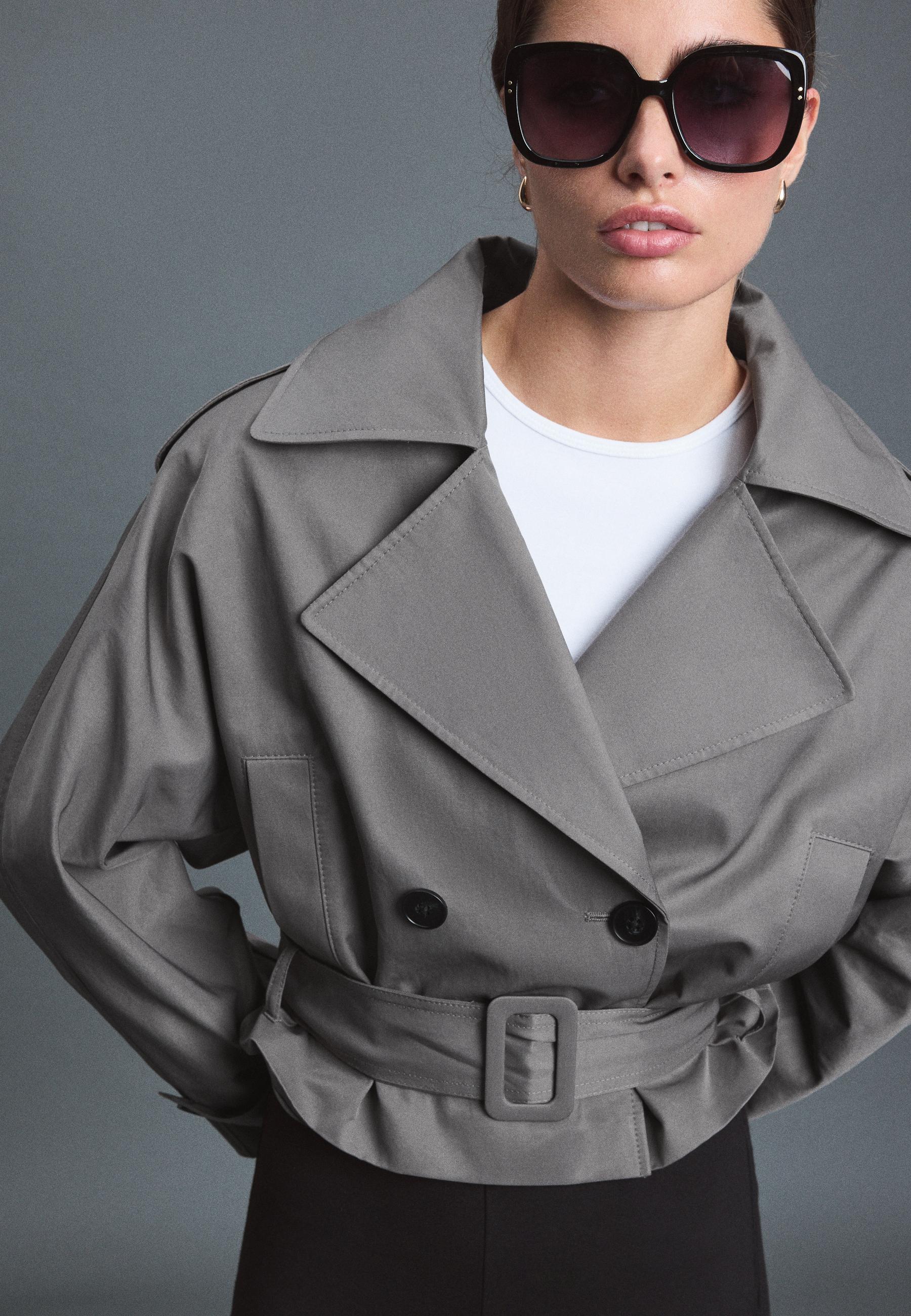 Short trench coat with padded shoulders — Grey