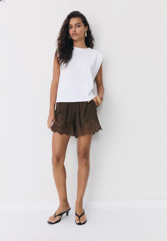 zijdeachtige short met lingerielook