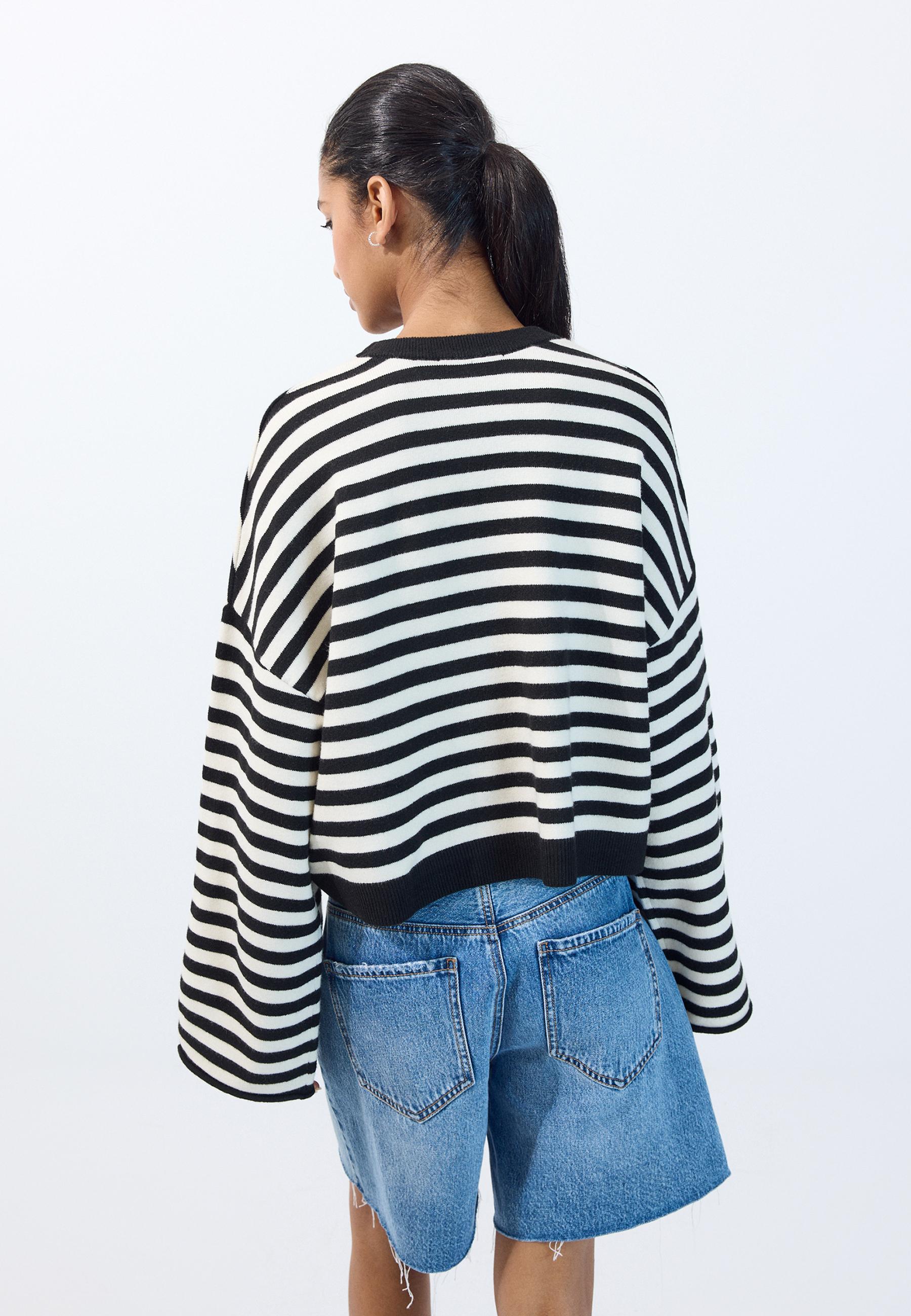 Wide sleeve cropped knit jumper — Black
